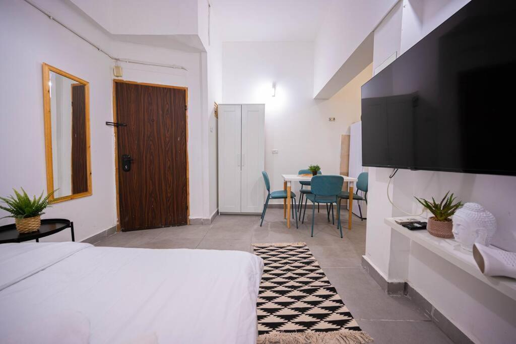 Studio Apartment In Ben Yehuda Cozy And Convinent Tel Aviv Bagian luar foto