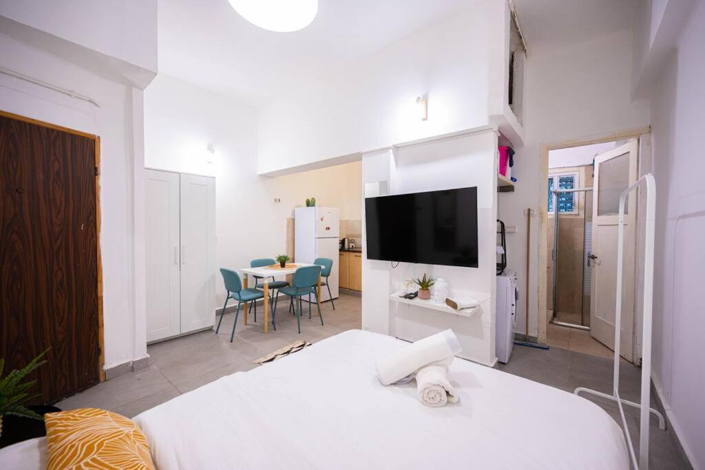 Studio Apartment In Ben Yehuda Cozy And Convinent Tel Aviv Bagian luar foto