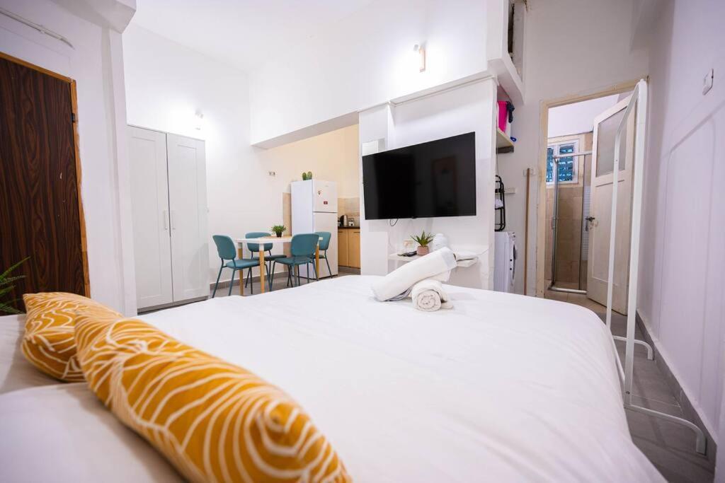 Studio Apartment In Ben Yehuda Cozy And Convinent Tel Aviv Bagian luar foto
